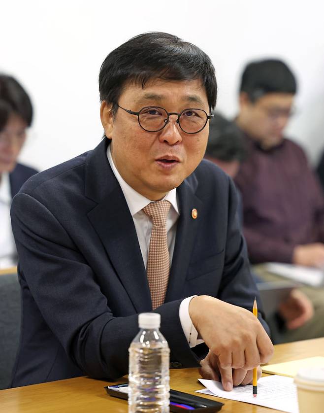 최휘영  문화체육관광부 장관이 27일 서울 종로구 국립현대미술관 서울관에서 문화예술정책자문위원회 출판 분과 제2차 회의를 열었다. (사진=문체부 제공) *재판매 및 DB 금지