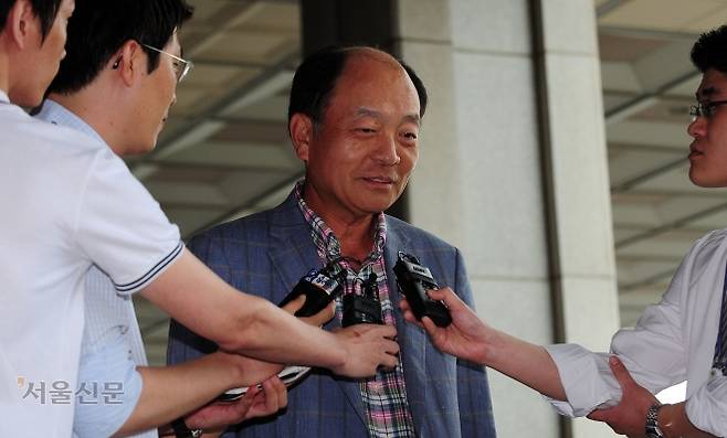 선박업체 시도상선 권혁 회장이 서울중앙지검으로 출두하고 있다. 서울신문DB