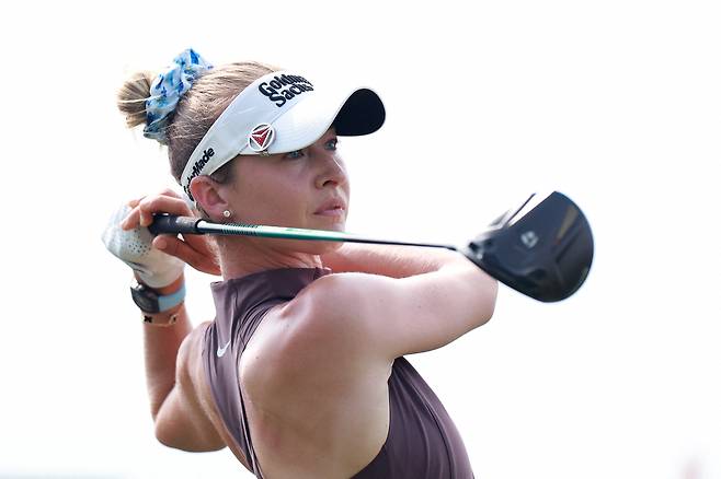 넬리 코르다가 26일(현지 시간) 미국 텍사스주 휴스턴의 메모리얼파크 골프코스(파72)에서 열린 LPGA 투어 셰브론 챔피언십 최종 4라운드에서 티샷을 날리고 있다. AFP연합뉴스