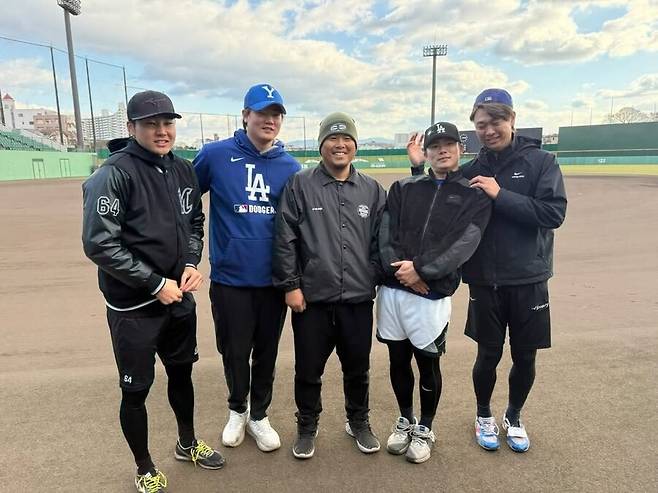 ▲ 비시즌 야마모토 요시노부 등 일본인 선수들과 훈련을 진행하며 올해 대비를 착실히 한 장현석 ⓒ히로이케 코시로 SNS