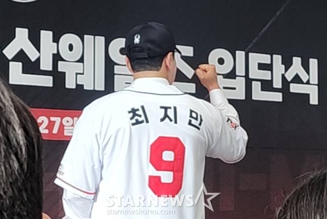 등번호 9번을 선택한 최지만. /사진=박수진 기자