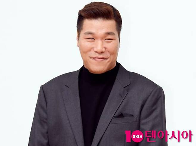 방송인 서장훈이 취재진 앞에 섰다. / 사진=텐아시아DB