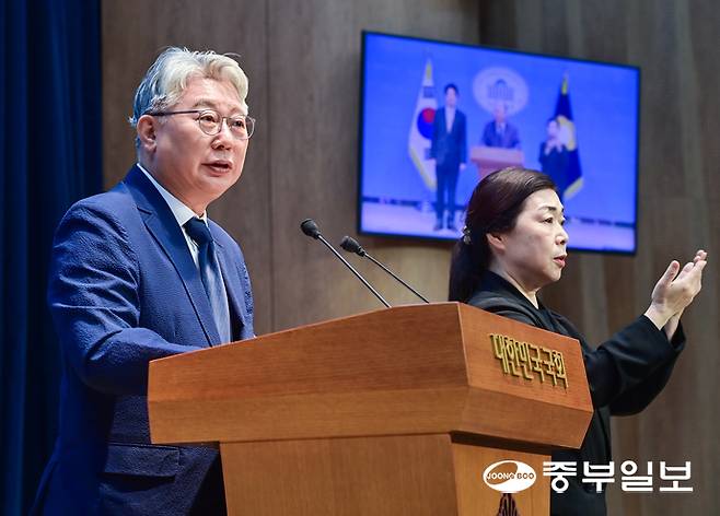 조응천 개혁신당 경기도지사 후보가 28일 오전 서울 여의도 국회 소통관에서 기자회견을 열고 출마선언을 하고 있다. 임채운기자