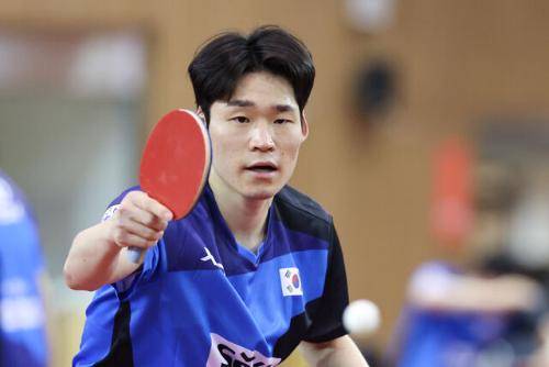 ◇지난 23일 충청북도 진천군 진천선수촌에서 열린 2026 런던 세계탁구 단체전선수권대회 미디어데이 행사에서 탁구 대표팀 장우진이 훈련하고 있다. 사진=연합뉴스