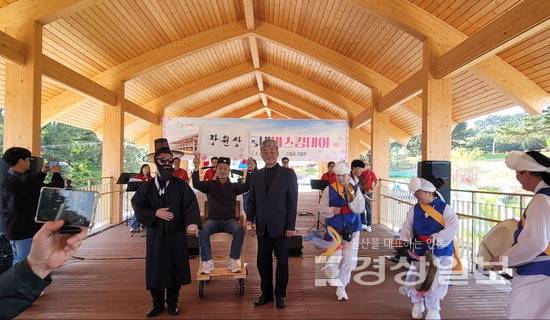 ▲ 지난 25일 울주군 서생면 간절곶 간절루 일원에서 열린 '2026 울주동네버스킹데이' 모습. 울주문화재단 제공