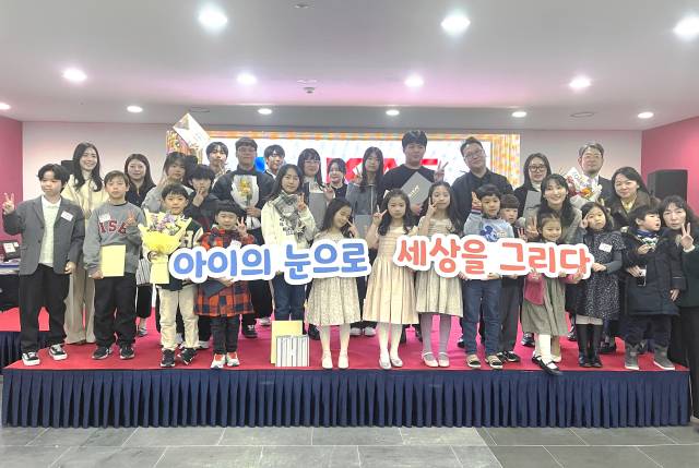 제5회 미술공모전 수상자들의 모습. 비카프 제공