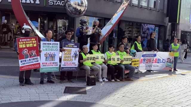 부산이동플랫폼노동자지원센터와 전국대리운전노동조합 부산지부, 라이더유니온 부산지회, 노동인권연대 등은 지난 27일 서면에서‘플랫폼노동자 노동절 법정공휴일 적용 촉구’ 캠페인을 열었다. 부산이동노동자지원센터 제공