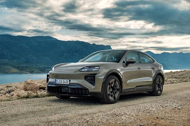 포르쉐코리아 딜러사들 중 덩치가 가장 큰 SSCL은 지난해 매출 1조원 달성에도 영업이익은 역성장했다. 사진은 포르쉐 카이엔 쿠페 일렉트릭 모델로, 올해 하반기 국내에 출시된다. / 포르쉐코리아