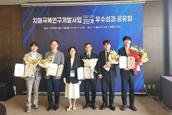 (왼쪽부터) 조성진 큐어버스 대표, 조한상 성균관대 교수, 묵인희 KDRC 단장, 윤승용 아델 대표, 김성우 연세대 교수, 김동현 뉴로핏 공동대표 / 디멘시아뉴스