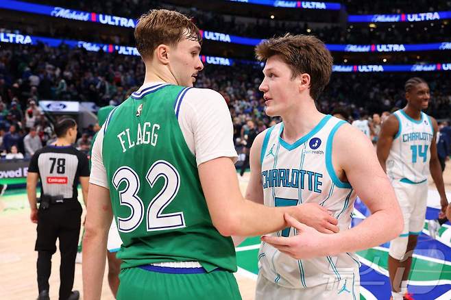 치열한 신인상 경쟁을 펼친 쿠퍼 플래그(왼쪽)와 콘 크니플. ⓒ AFP=뉴스1