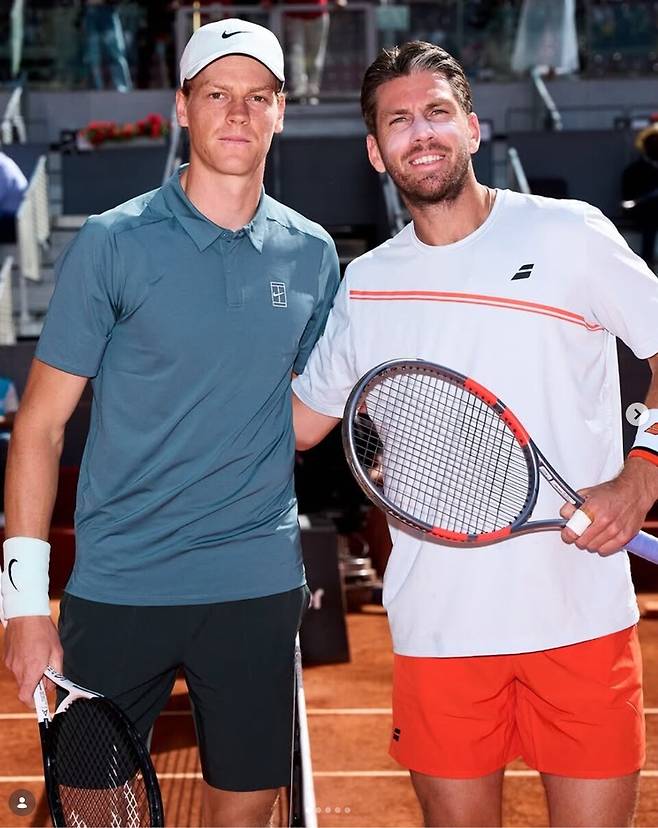 야닉 시너와 카메론 노리.