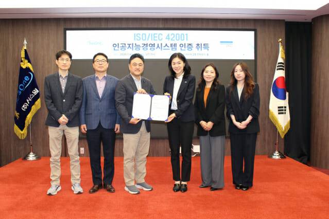 (왼쪽부터) 손병홍 시스원 연구소장, 김영주 대표, 이상훈 부회장, 이소영 DNV 비즈니스어슈어런스코리아 대표, 정륜주 책임, 김기선 책임 (사진=시스원)