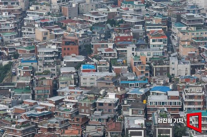서울 중구 남산에서 바라본 용산구 빌라밀집지역. 사진=강진형 기자aymsdream@