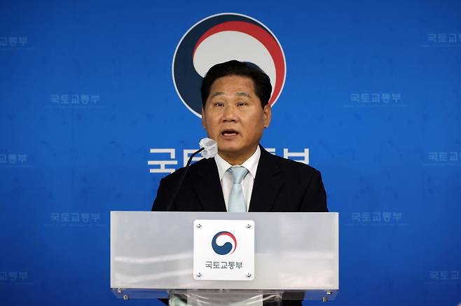 김용석 국토교통부 대도시권광역교통위원장이 28일 세종시 정부세종청사에서 ‘출퇴근 대중교통 혼잡 완화 종합대책’을 발표하고 있다. 2026.04.28. 뉴시스