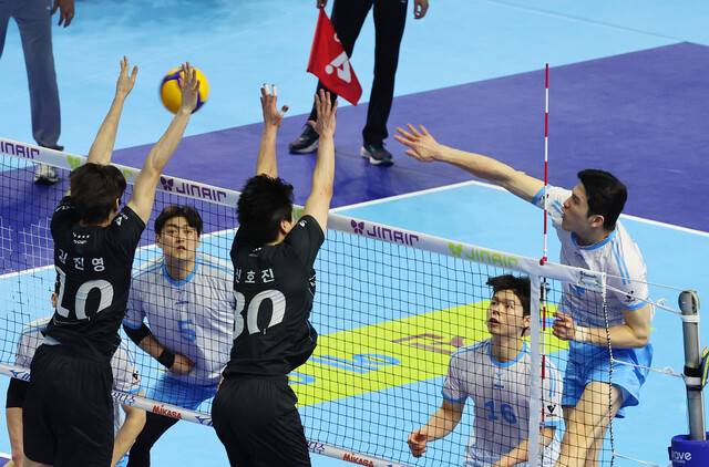 대한항공 정지석이 10일 인천 계양체육관에서 열린 프로배구 2025∼2026 V리그 남자부 챔피언결정 5차전 현대캐피탈과 경기에서 공격하고 있다. 정지석은 챔프전 최우수선수(MVP)로 선정됐다. 연합뉴스