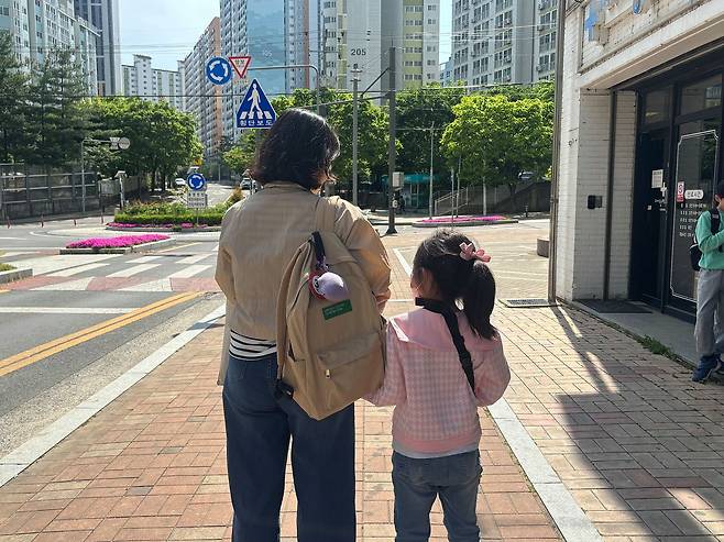 27일 대구 달성군 다사읍에서 만난 오현정(40)씨는 ″굳이 주변에 말하진 않지만 저는 김부겸씨 지지해요″라고 말했다. 류효림 기자