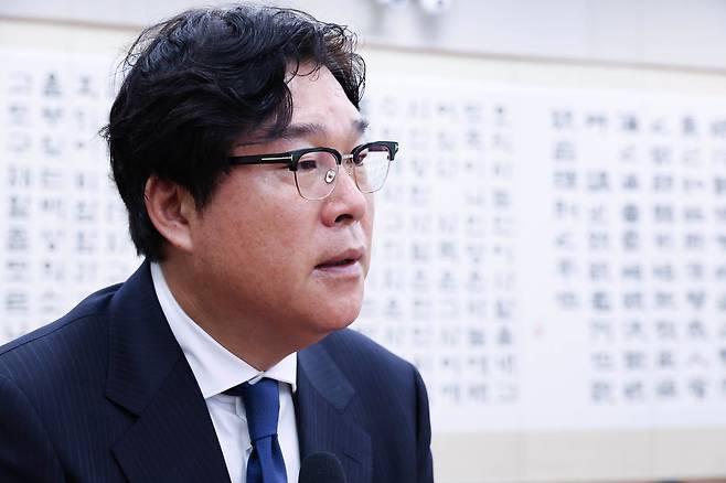 김성태 전 쌍방울 회장이 28일 국회에서 열린 윤석열정권정치검찰조작기소의혹사건진상규명국정조사특별위원회 전체회의에서 의원들 질의에 답하고 있다. 임현동 기자