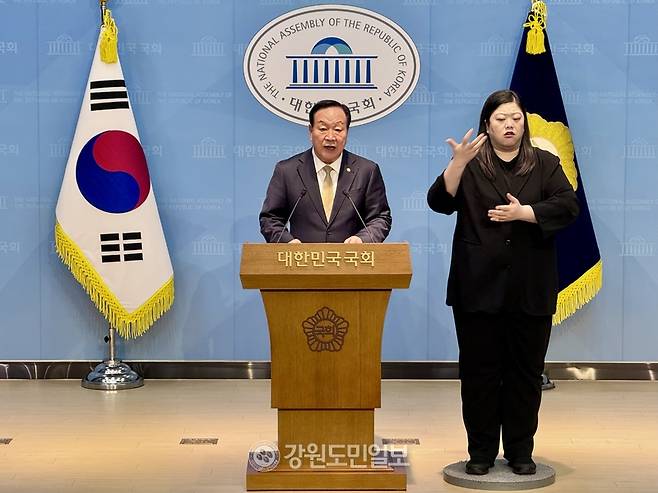 ▲ 국민의힘 한기호 국회의원이 28일 국회 소통관에서 기자회견을 하고 있다.