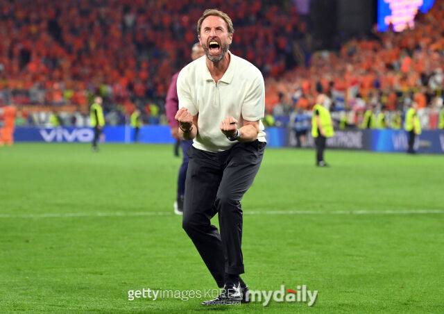 27일 영국 '커트오프사이드' 보도에 따르면 맨체스터 유나이티드가 가레스 사우스게이트 전 잉글랜드 국가대표티 감독 선임을 검토하고 있다. 사우스게이트 감독이 UEFA 유로 2024에서 결승전에 진출한 뒤 기뻐하고 있다./게티이미지코리아