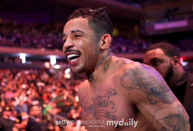 지난해 11월 리온 에드워즈를 쓰러뜨린 카를로스 프라치스./게티이미지코리아