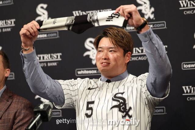 무라카미 무네타카가 시카고 화이트삭스 입단식에 참석하고 있다./게티이미지코리아