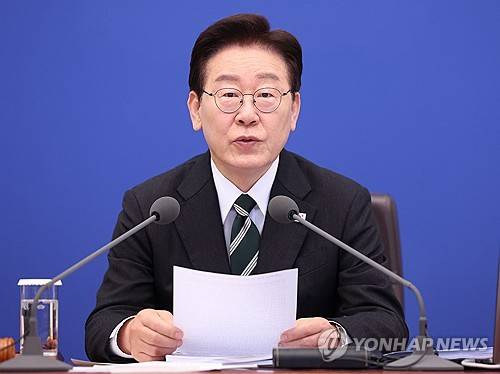 이재명 대통령, 국무회의 발언 (서울=연합뉴스) 김도훈 기자 = 이재명 대통령이 28일 청와대에서 열린 국무회의 겸 비상경제점검회의에서 발언하고 있다. 2026.4.28 superdoo82@yna.co.kr