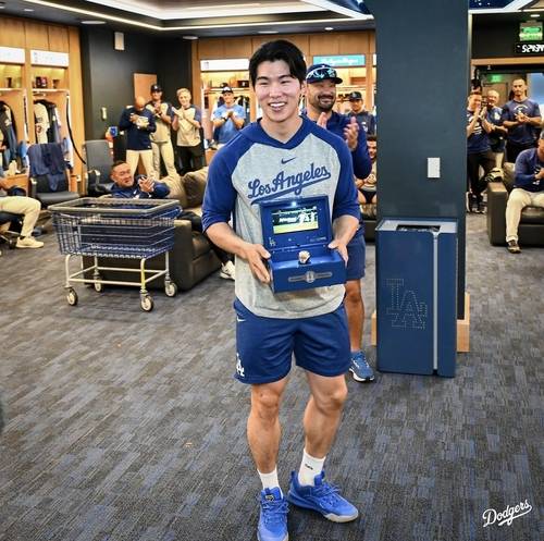 김혜성이 받은 월드시리즈 우승 반지 보관함과 반지 [다저스 SNS 캡처. 재판매 및 DB 금지]