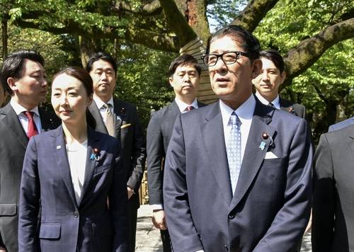 日자민 보수의원, 아베 제정 '주권 회복일'에 야스쿠니 참배 [교도=연합뉴스 제공]
