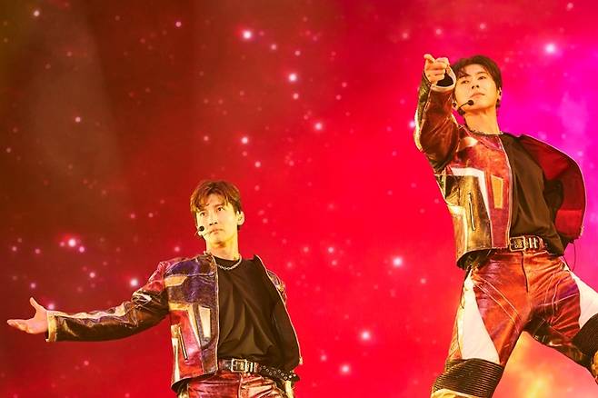 동방신기는 3시간 30분 동안 세트 리스트 31곡 전 곡을 일본어 곡으로 소화했다. SM엔터테인먼트 제공