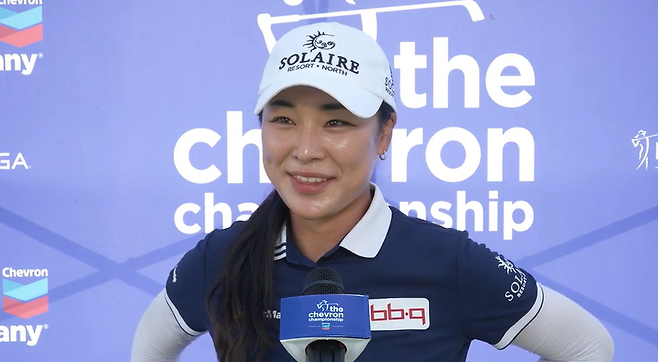 윤이나가 LPGA와의 인터뷰에서 캐디백을 메게 된 소감을 밝히고 있다. LPGA 홈페이지