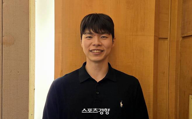 대한항공 정한용이 27일 프로배구 진에어 2025~2026 V리그 대한항공과 GS칼텍스의 합동 축승회 현장에서 인터뷰하고 있다. 유새슬 기자