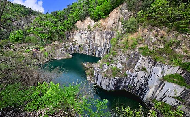 포천아트밸리 하늘정원에서 내려본 천주호. 사진제공|김기훈 사진작가