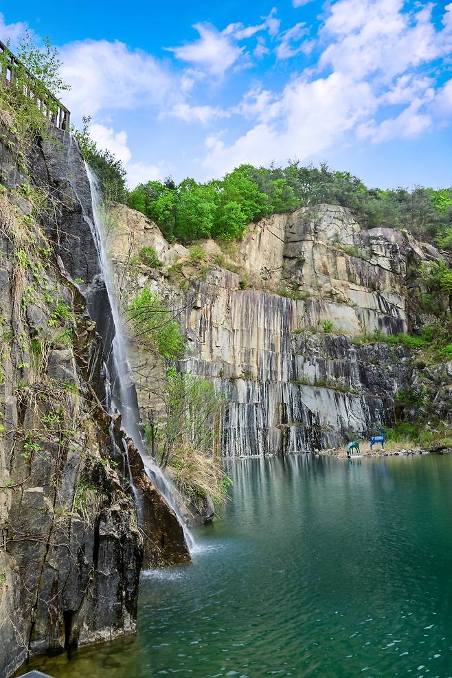 포천아트밸리 천주호의 폭포수. 사진제공|김기훈 사진작가