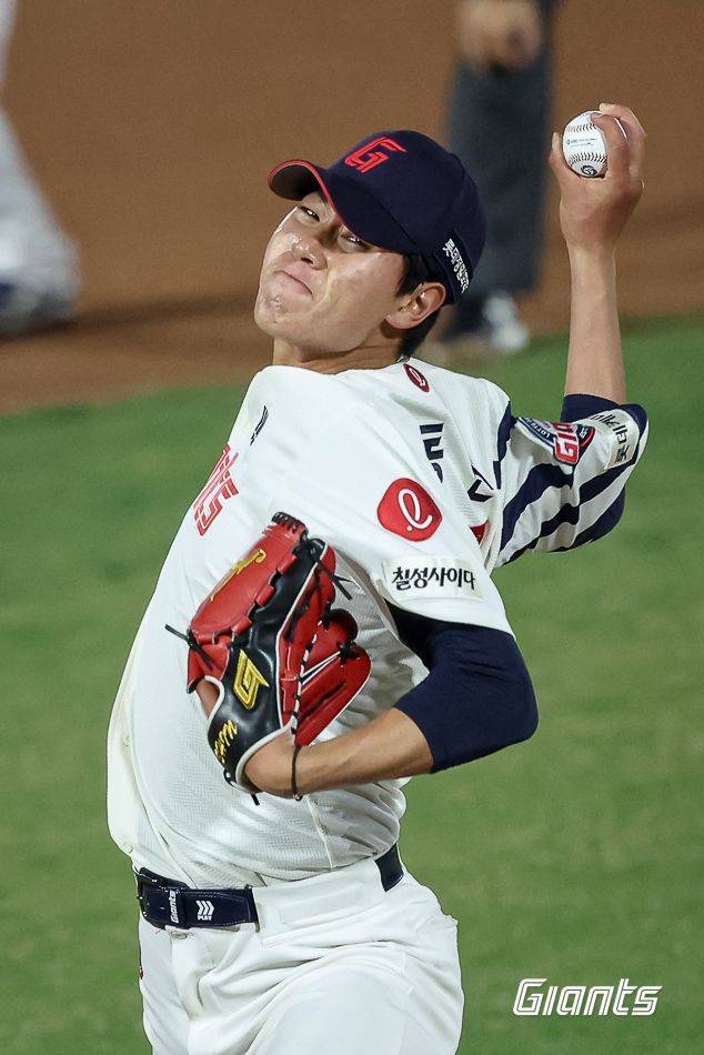 ▲ 신동건의 세부 데이터는 롯데 선배들과 차별화되어 팀 내에서는 독특한 입지를 구축하고 있다 ⓒ롯데자이언츠