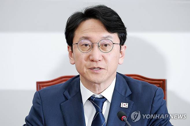 민주당 원내대책회의서 발언하는 천준호 원내대표 직무대행 (서울=연합뉴스) 신현우 기자 = 더불어민주당 천준호 원내대표 직무대행이 28일 국회에서 열린 원내대책회의에 참석해 발언하고 있다. 2026.4.28 nowwego@yna.co.kr
