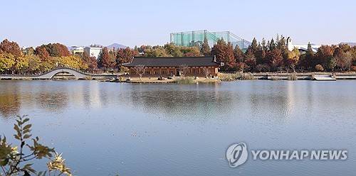 전주 덕진공원 호수 [연합뉴스 자료사진]