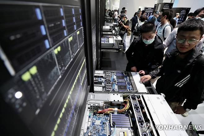 데이터 센터 하드웨어  [EPA=연합뉴스. 재판매 및 DB 금지]