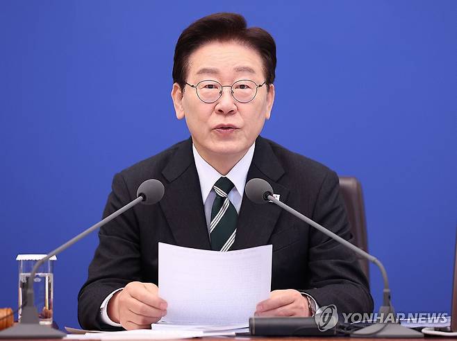 이재명 대통령, 국무회의 발언 (서울=연합뉴스) 김도훈 기자 = 이재명 대통령이 28일 청와대에서 열린 국무회의 겸 비상경제점검회의에서 발언하고 있다. 2026.4.28 superdoo82@yna.co.kr
