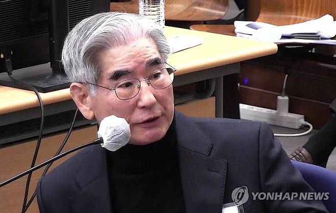 김용현 전 국방부 장관 (서울=연합뉴스) 김용현 전 국방부 장관이 서울중앙지법 형사합의25부(지귀연 부장판사) 심리로 열린 윤석열 전 대통령의 내란 우두머리 혐의 사건 공판에 증인으로 출석해 발언하고 있다. 2025.12.30 [서울중앙지법 제공. 재판매 및 DB금지] photo@yna.co.kr