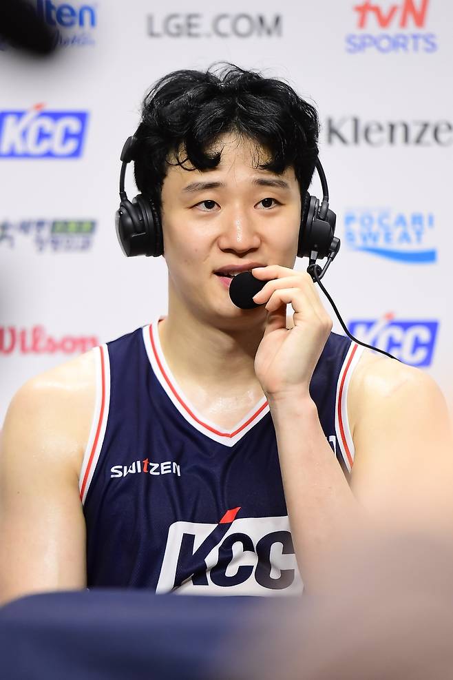 인터뷰하는 허웅 [KBL 제공. 재판매 및 DB 금지]