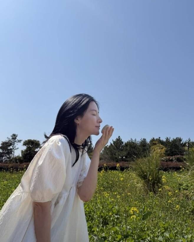 사진=배우 이영애 SNS