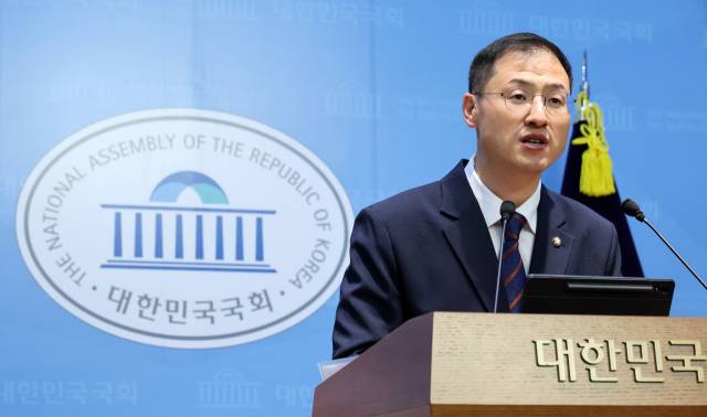 6·3 지방선거에 출마한 더불어민주당 울산시장 후보 김상욱 의원이 29일 국회 소통관에서 제22대 국회의원직 사직 의사를 밝히고 있다. 연합뉴스