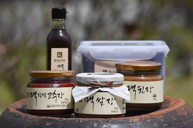 한국맥꾸룸은 2차 숙성을 시킨 맥된장을 비롯해 맥간장, 맥찹쌀고추장 등 다양한 제품을 생산 중이다. 이와 함께 전통장 담그기가 무형유산으로 지정되도록 준비하고 있다.