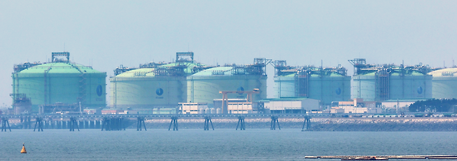 ▲인천시 연수구 송도동 한국가스공사 인천생산기지 내 액화천연가스(LNG) 저장탱크 모습. 사진= 연합뉴스