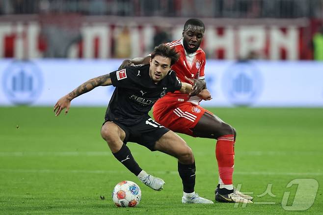 묀헨글라트바흐 소속으로 경기하는 카스트로프 ⓒ AFP=뉴스1