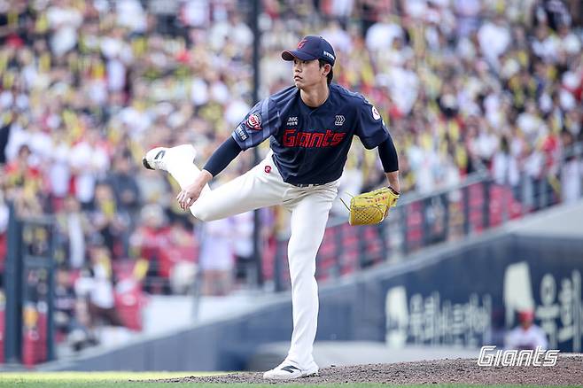 롯데 현도훈이 26일 광주-기아 챔피언스 필드에서 열린 2026 KBO리그 정규시즌 KIA전에 등판해 역투하고 있다. 사진 | 롯데 자이언츠