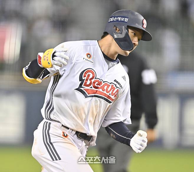 두산 안재석이 29일 서울 잠실구장에서 열린 2026 KBO리그 삼성전 7회 중월홈런을 날린 후 환호하고 있다. 잠실 | 최승섭기자 thunder@sportsseoul.com