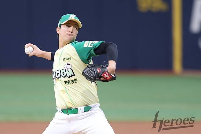 키움 안우진이 12일 서울 고척스카이돔에서 열린 2026 KBO리그 정규시즌 롯데전 선발 등판해 역투하고 있다. 사진 | 키움 히어로즈