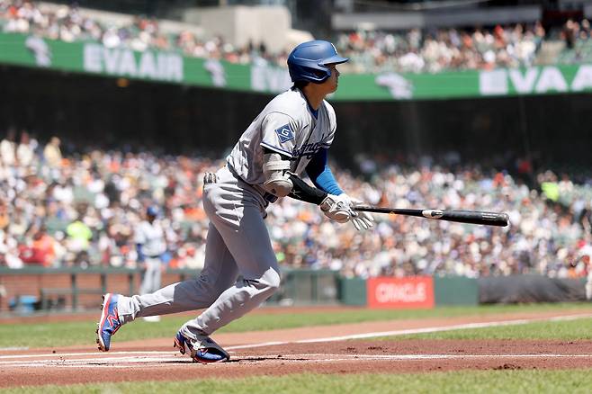 SAN FRANCISCO, CALIFORNIA - APRIL 23: Shohei Ohtani #17 of the Los Angeles Dodgers grounds out against the San Francisco Giants in the first inning at Oracle Park on April 23, 2026 in San Francisco, California.   Ezra Shaw/Getty Images/AFP (Photo by EZRA SHAW / GETTY IMAGES NORTH AMERICA / Getty Images via AFP)







<저작권자(c) 연합뉴스, 무단 전재-재배포, AI 학습 및 활용 금지>