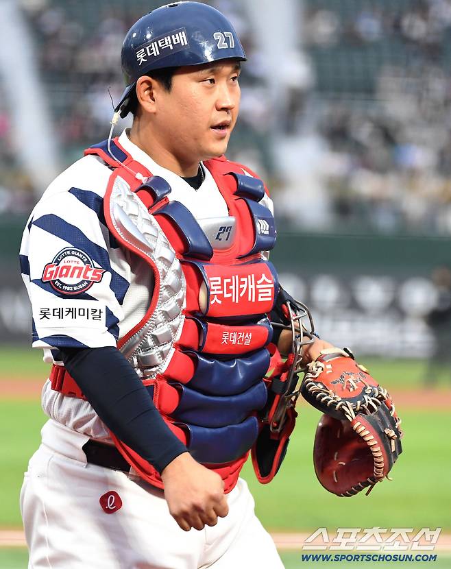 28일 부산 사직야구장에서 열린 롯데와 키움의 경기. 선발 출전한 롯데 유강남 포수. 부산=송정헌 기자songs@sportschosun.com/2026.04.28/